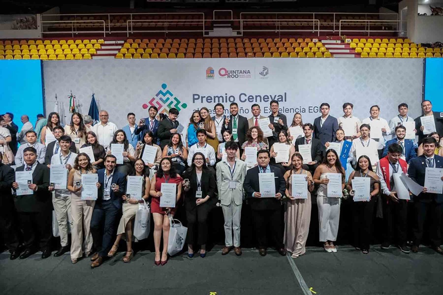 33 Egresados de la UAG recibieron el Premio CENEVAL a la Excelencia EGEL