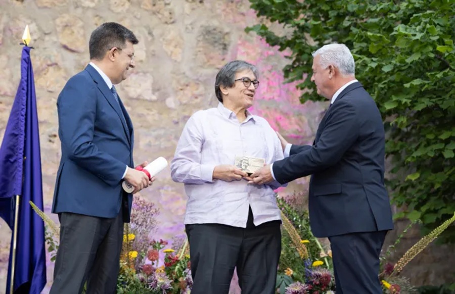 la-fundacion-gabo-recibe-en-espana-el-premio-internacional-de-periodismo-catedra-manu-leguineche-alternativatlx
