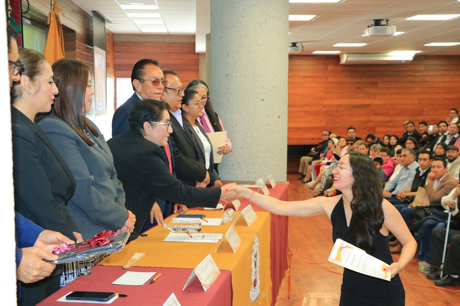 Egresan 25 Nuevos Profesionales de Ciencias Políticas y Administración Pública UATx