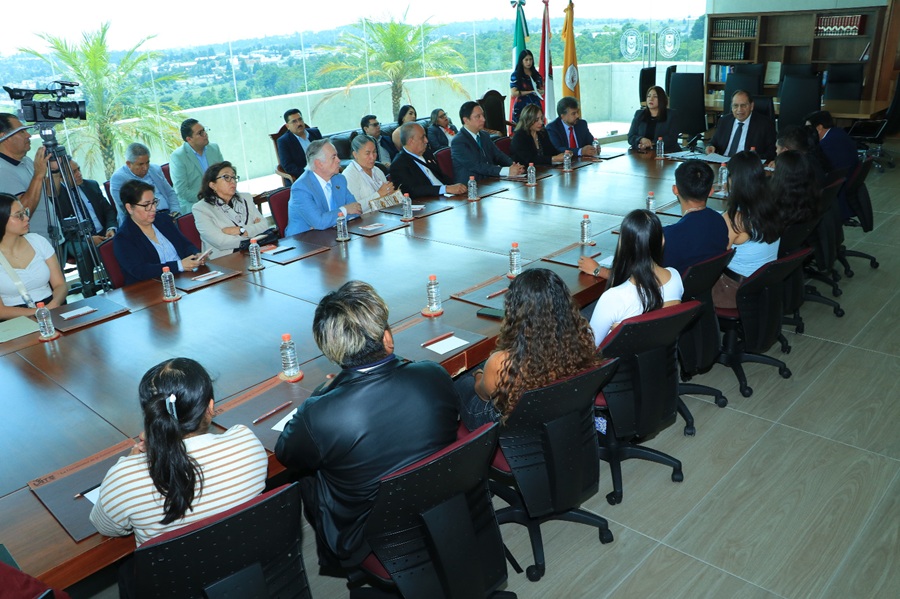 Rector de la UATx da la Bienvenida a Estudiantes Visitantes de Argentina, Colombia, España y México