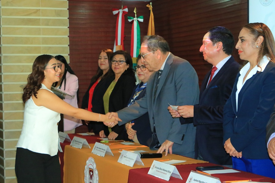 uatx-respalda-la-permanencia-estudiantil-con-mas-de-3-mil-becas-alternativatlx