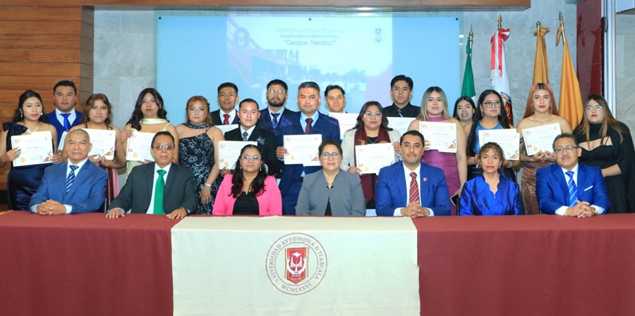 Campus Teacalco UATx Gradúa a Nuevos Licenciados en Derecho