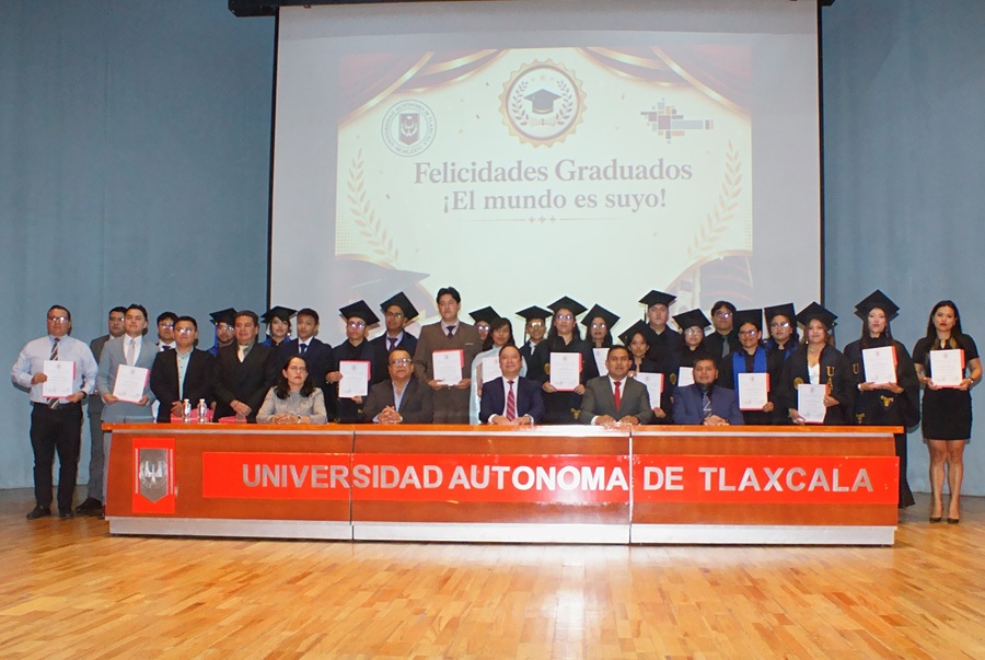 celebra-la-fcbiyt-uatx-el-logro-compartido-de-sus-nuevos-egresados-de-licenciatura-y-maestria-alternativatlx