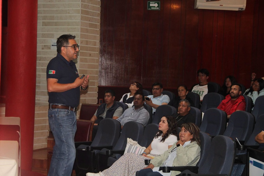uatx-capacita-sobre-evacuacion-de-edificios-a-sus-equipos-de-proteccion-civil-alternativatlx